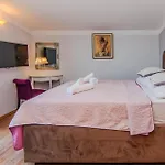 Cozy In With Kitchen بيت للعطل
