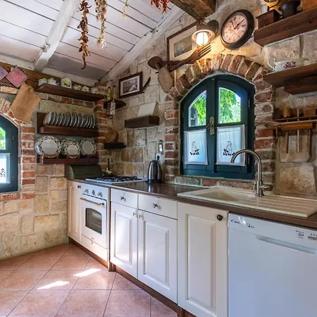 Cozy In With Kitchen * Maslenica