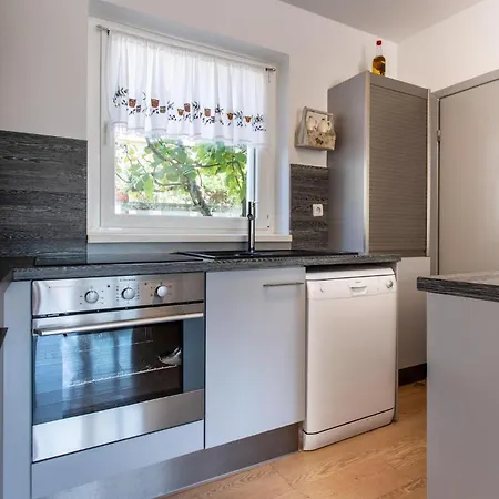 Cozy In With Kitchen بيت للعطل ماسلينتسا