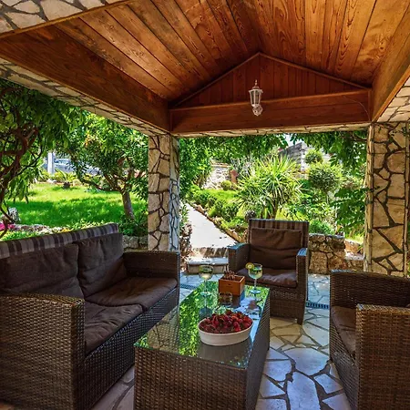 Cozy In With Kitchen بيت للعطل *